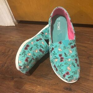 TOMS Woman’s Teal Flamingo & Cactus Slip-On Sneakers. Sz 7.5
